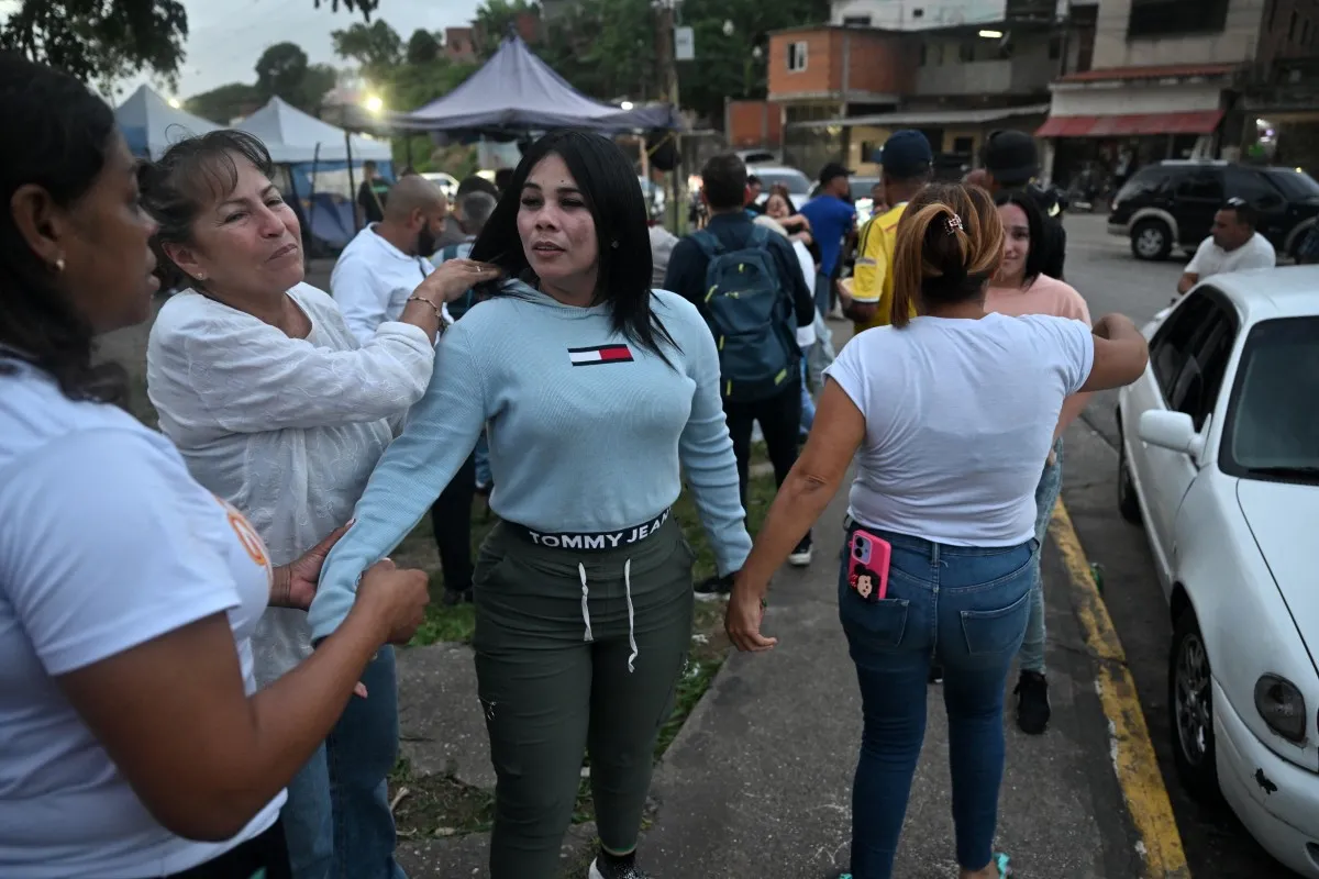 Venezuela libera a 131 presos políticos en medio de diálogo con oposición