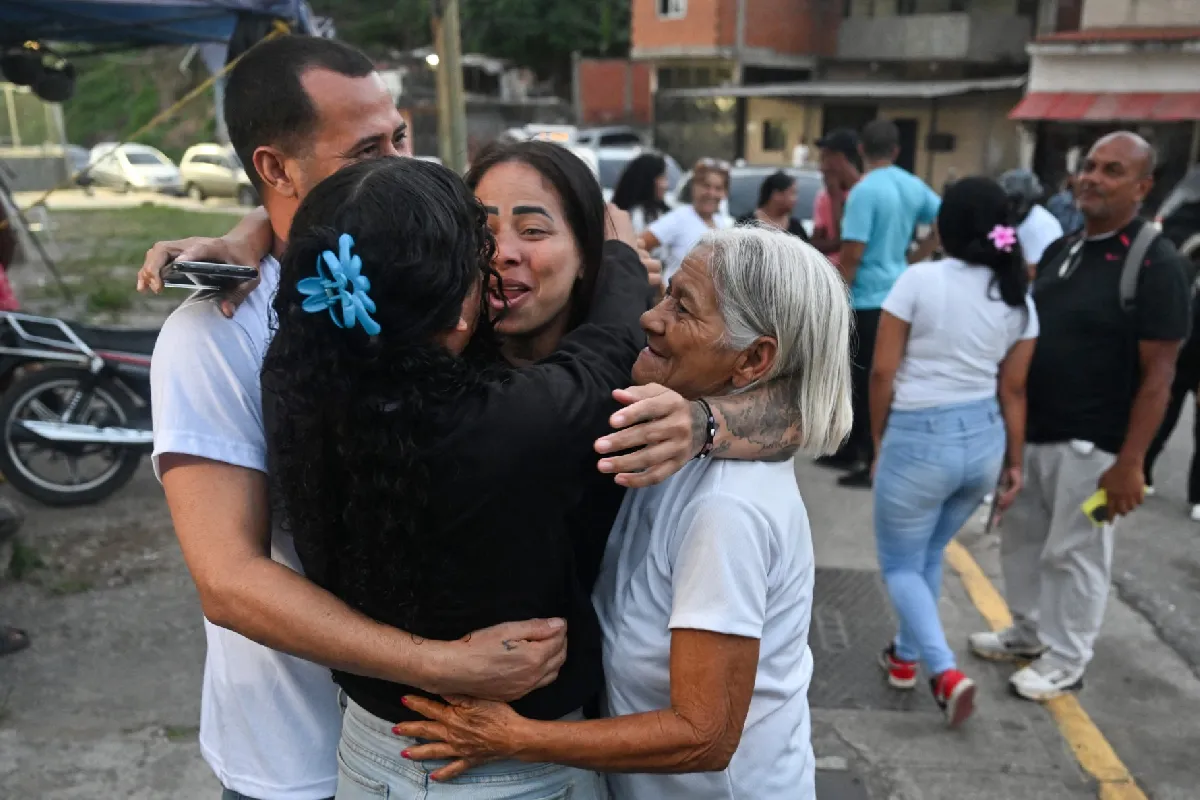 Venezuela libera a 131 presos políticos en medio de diálogo con oposición