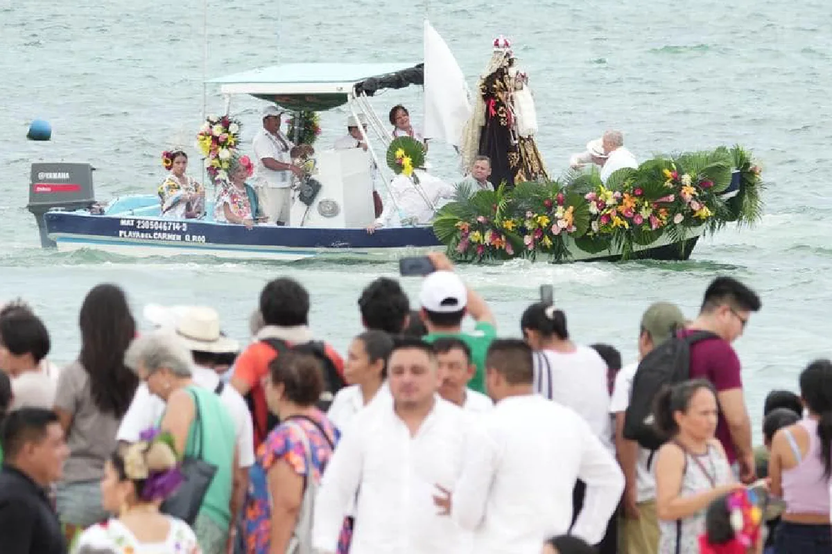 En julio, los habitantes del municipio sacan a pasean a la Virgen del Carmen, su patrona. Foto: Ayuntamiento de Playa del Carmen.