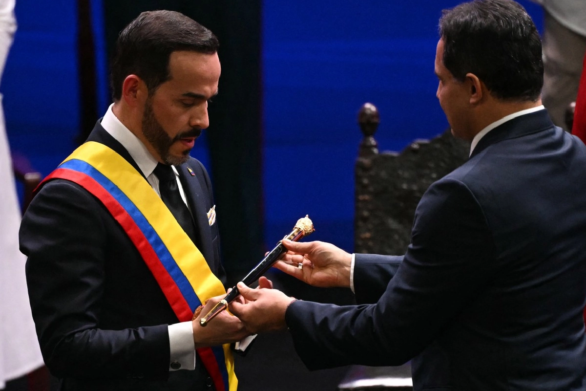 El nuevo presidente, de 48 años, dejó su residencia en Italia para ganar su primera elección con un discurso antisistema.