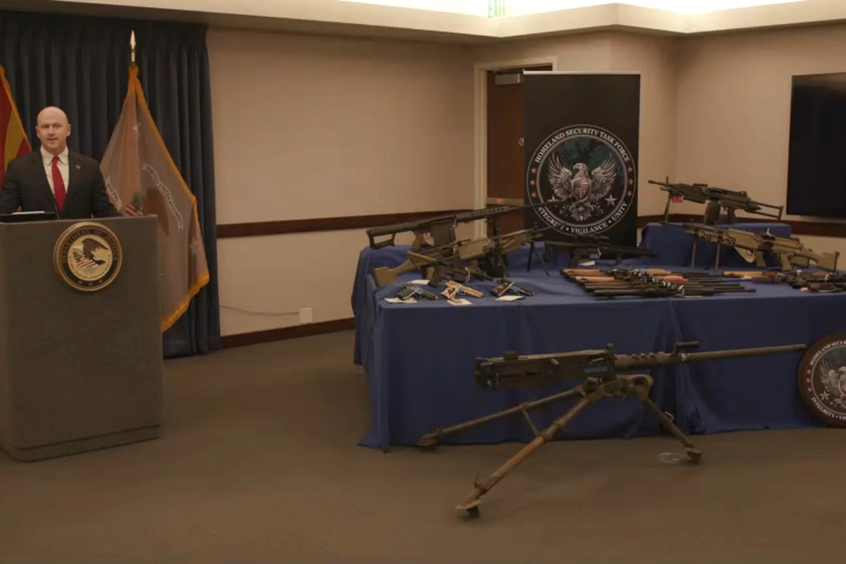 Desmantela EU red de tráfico de armas hacia México; hay 21 detenidos