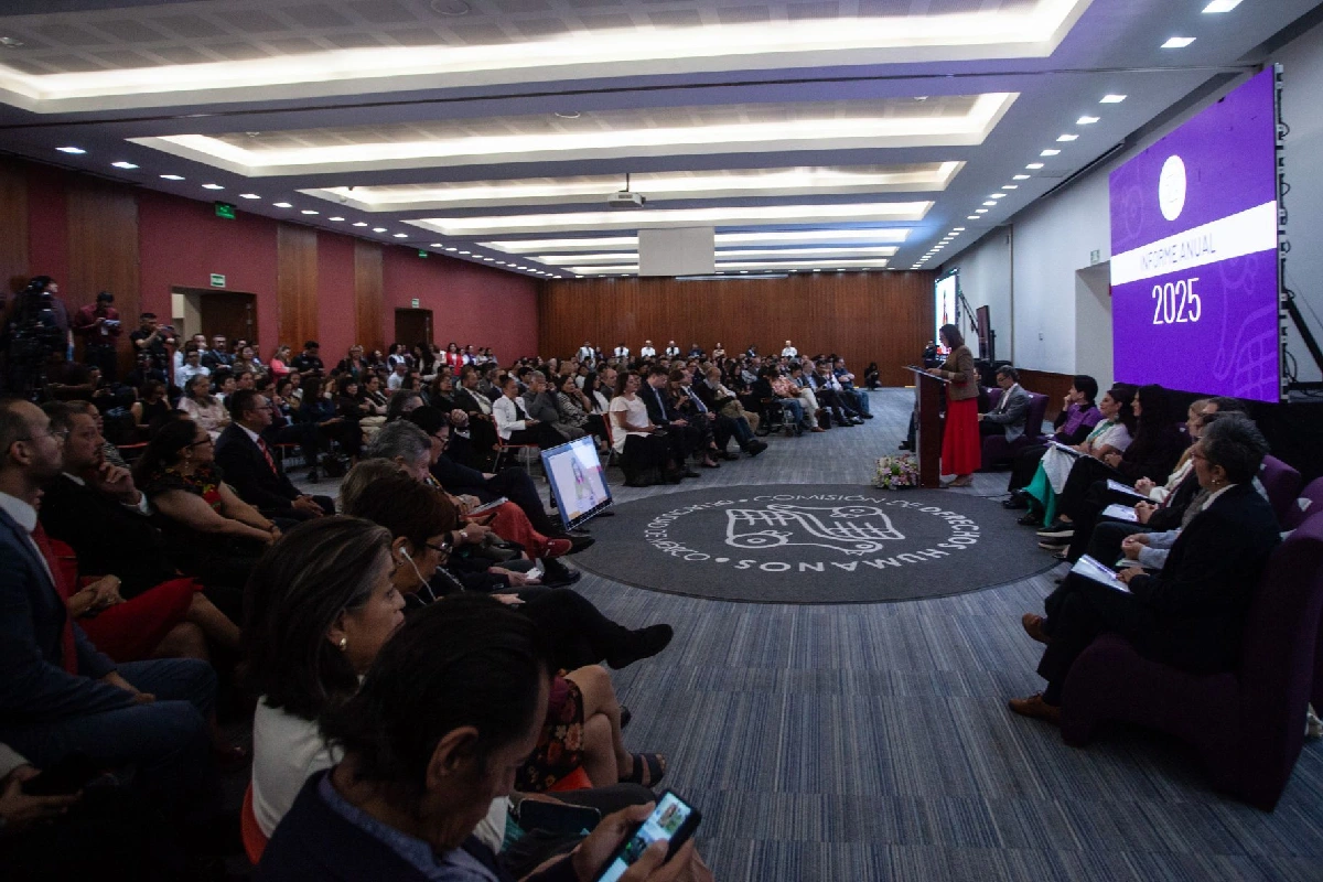 La titular de la fiscalía, Bertha Alcalde, reconoció la labor crítica e independiente del organismo defensor. (Foto: Cuartoscuro)