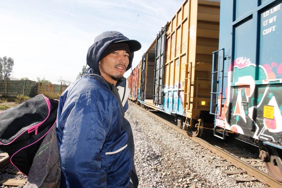 Bajan 82% los registros de migrantes en albergues; la movilidad no baja, se oculta, advierte Redodem