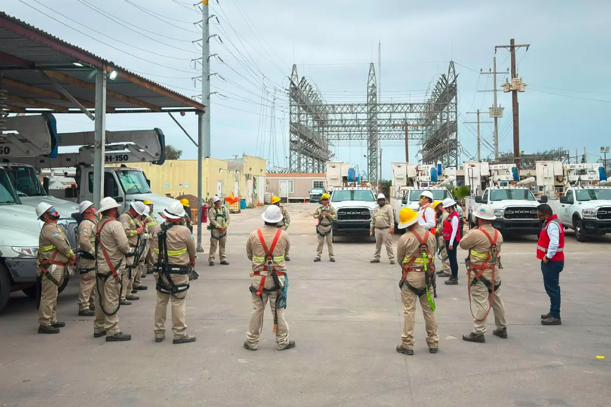 El uso de los aires acondicionados y ventiladores por el calor del verano causan la alta demanda de la luz. Foto: CFE.