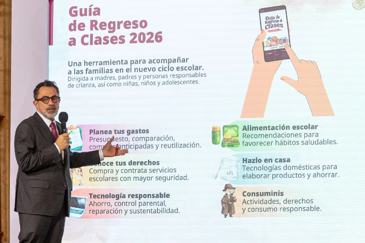 Personal de la Profeco anunció la lista de útiles y los precios, estarán atentos por cualquier queja. Foto Cuartooscuro.
