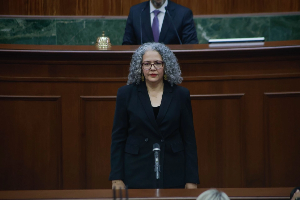 Graciela Domínguez Nava rindió protesta como gobernadora interina de Sinaloa.