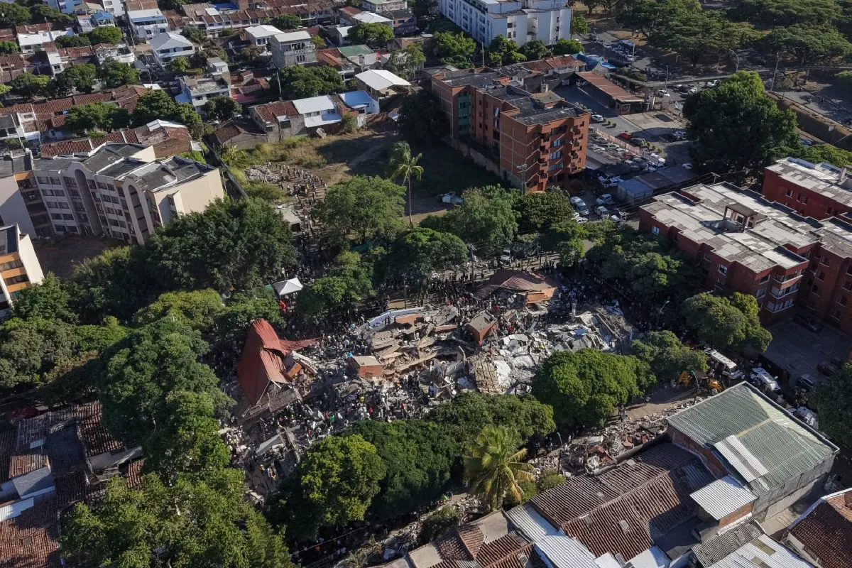 Localidades como Quibdó y San José del Palmar, cercanas al epicentro, reportan el colapso total de edificaciones y cortes generalizados de energía y agua.