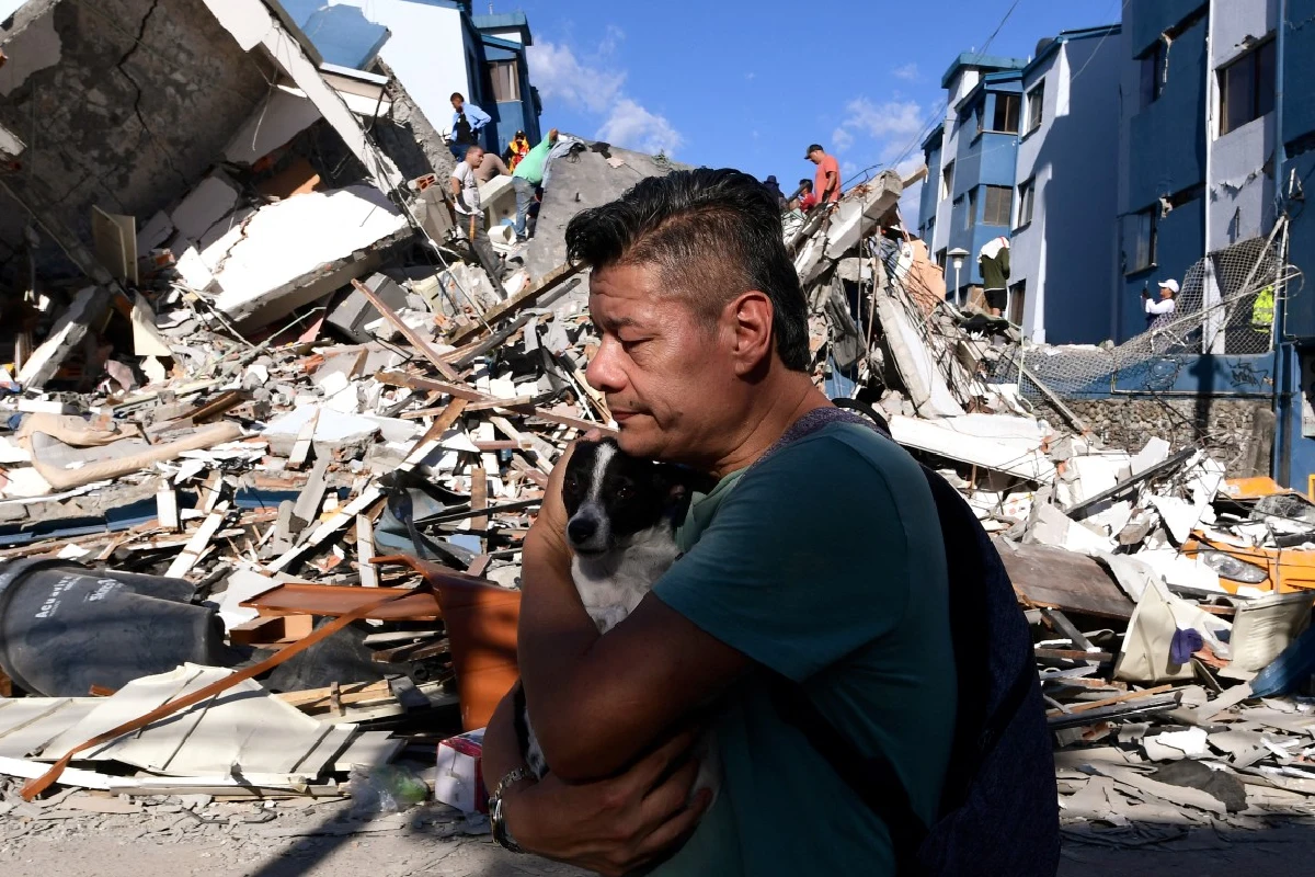Tras confirmar un saldo preliminar de 111 personas muertas, el mandatario colombiano declaró la situación de emergencia nacional y coordina el despliegue de ayuda desde Bogotá.