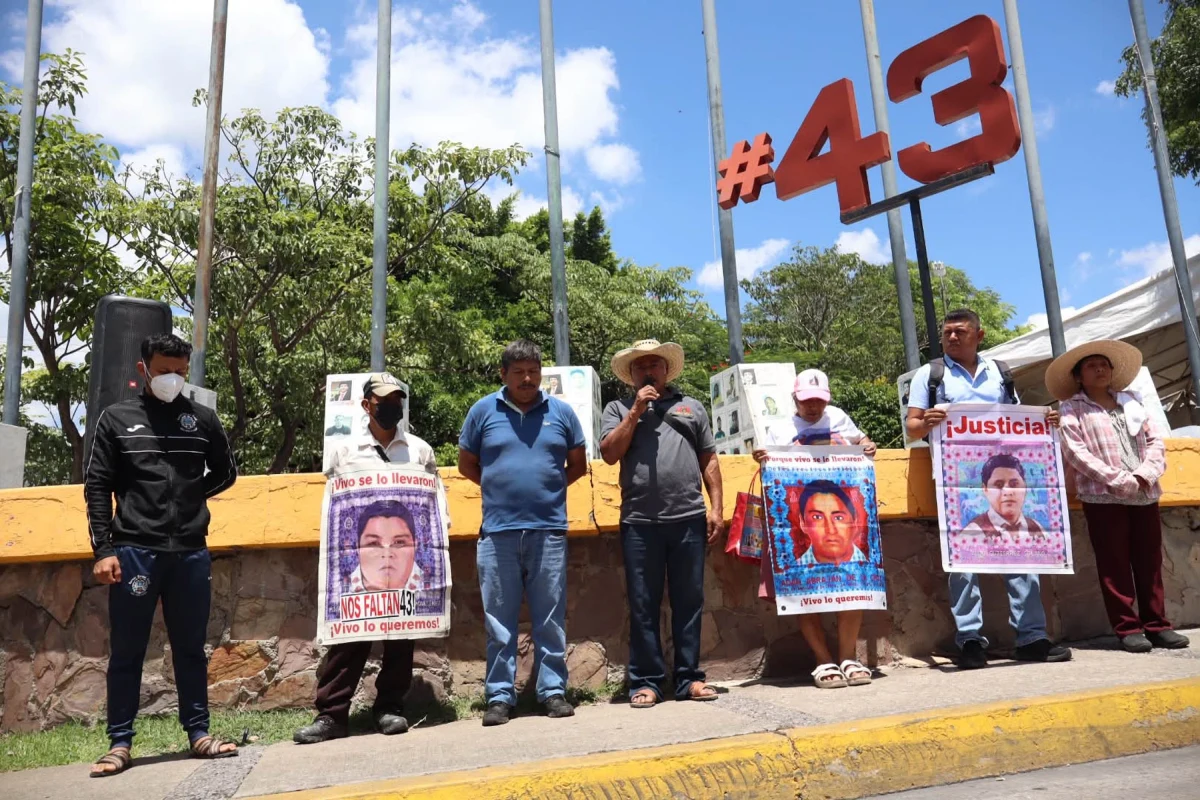  Padres y madres de los estudiantes exigieron que el exgobernador de Guerrero, Ángel Aguirre Rivero, permanezca en prisión el resto de su vida