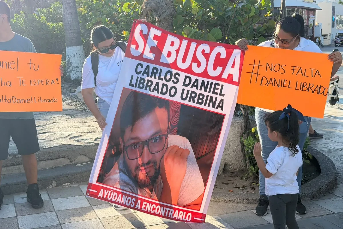 Carlos Daniel fue visto por última vez el domingo al mediodía cuando salió a trabajar a bordo de un automóvil Ford Fiesta color negro que tampoco ha sido localizado.