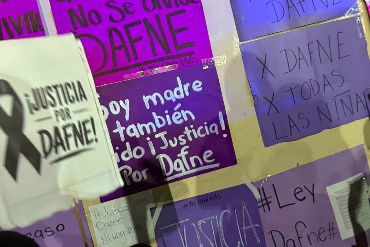 Hasta el momento existen tres personas procesadas por el crimen, entre ellas el director de la institución y la encargada de la vigilancia del área femenil.