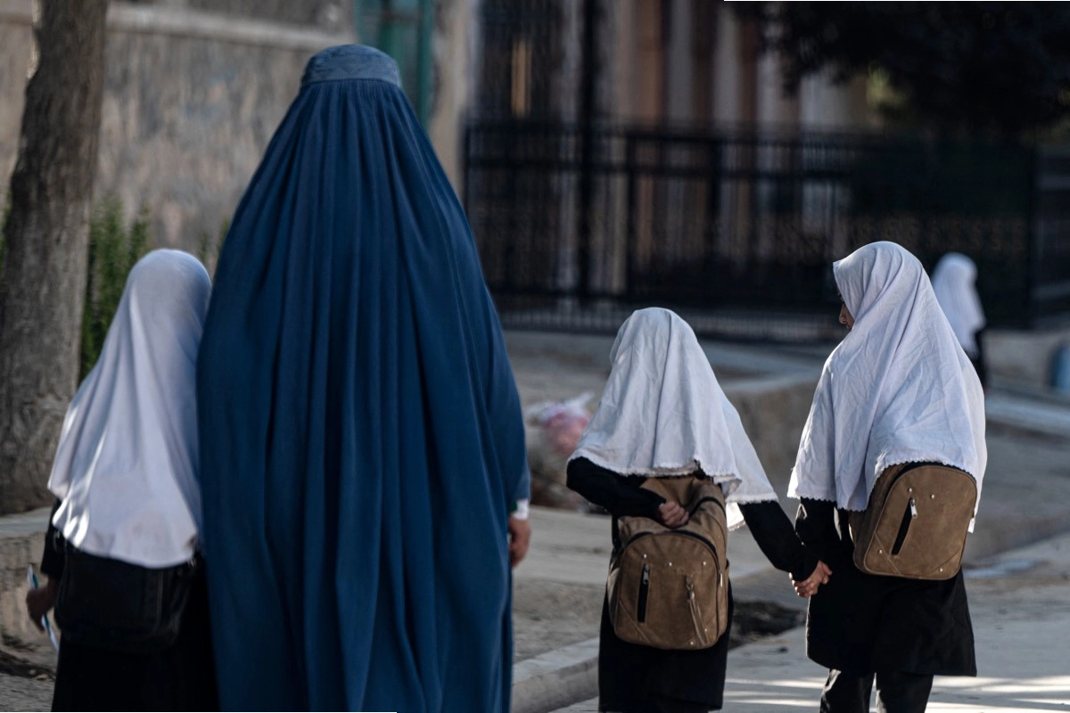 Afganistán, la desesperada lucha de los padres para que sus hijas estudien