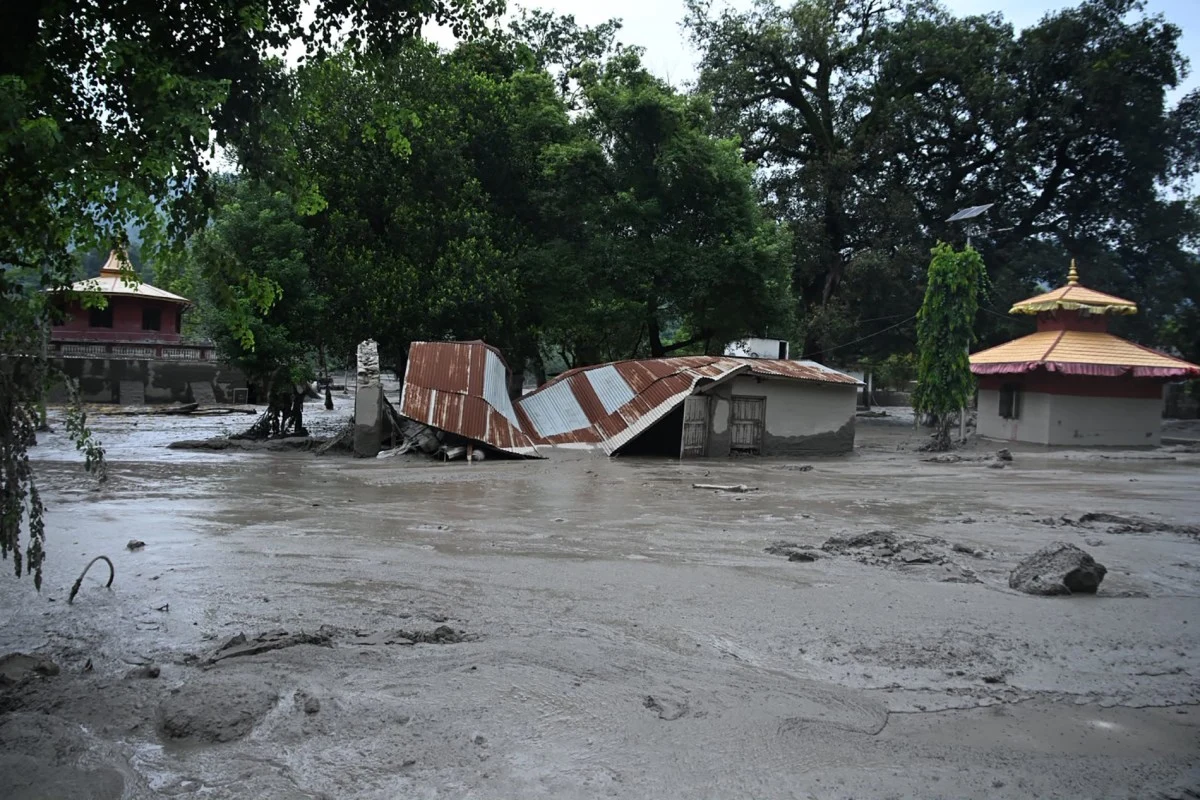 Las intensas lluvias de la temporada del monzón provocaron deslizamientos que sepultaron comunidades enteras en la región fronteriza.