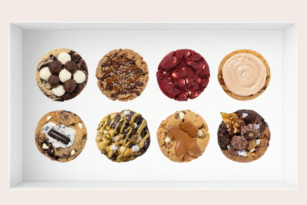 Caja con ocho variedades de galletas