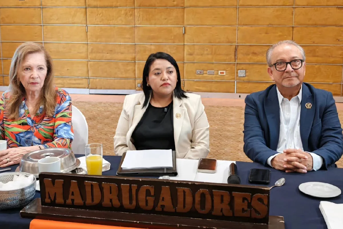 La diputada Evelyn Sánchez Sánchez ha presentado una iniciativa de ley en el Congreso de Baja California para el reconocimiento de los pueblos indígenas. Foto: Madrugaores de Tijuana.