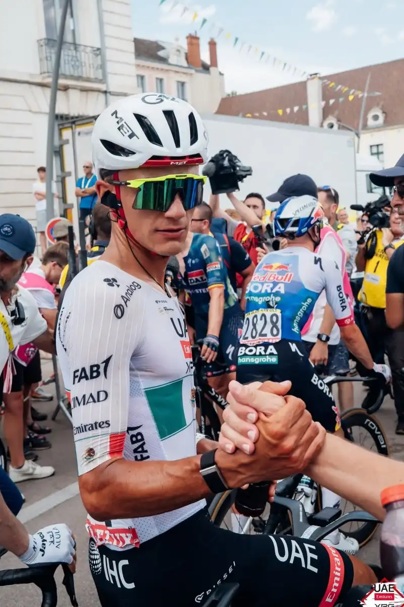 isaac del toro romero uae team emirates ciclismo