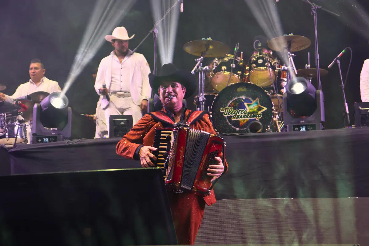 los alegres del barranco arena CDMX narco corridos