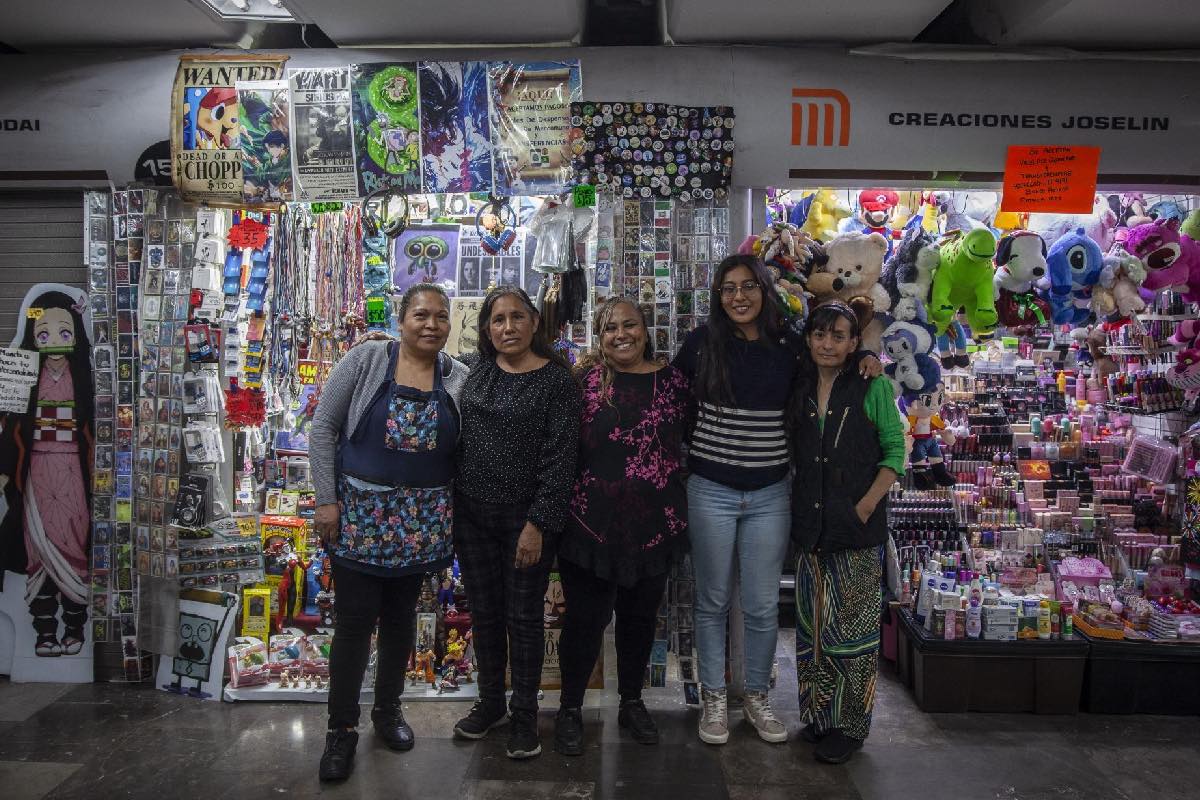 Uso de uniformes y gafetes: el Metro endurece reglas para comerciantes e impone multas de hasta 23 mil pesos