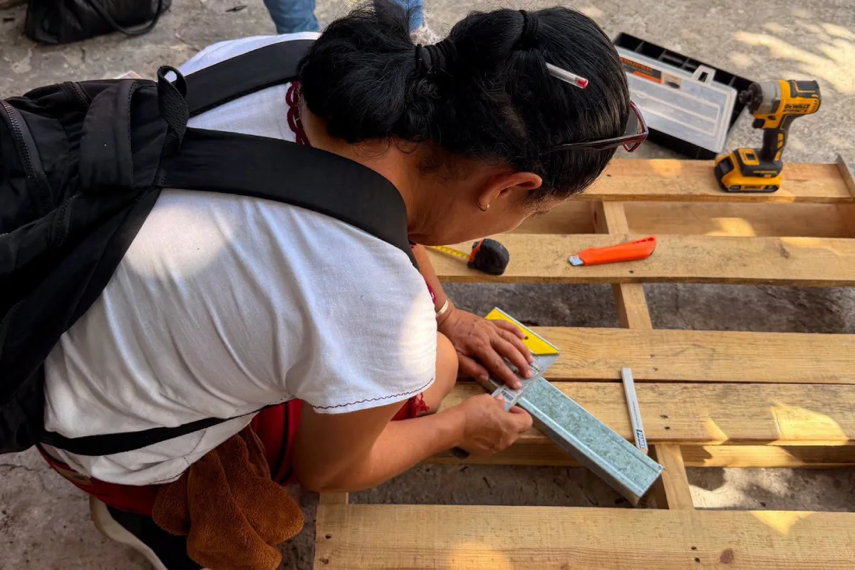 Para el desarrollo de las mujeres, también se les ofrece capacitación en diversos oficios. Foto: Semujeres.
