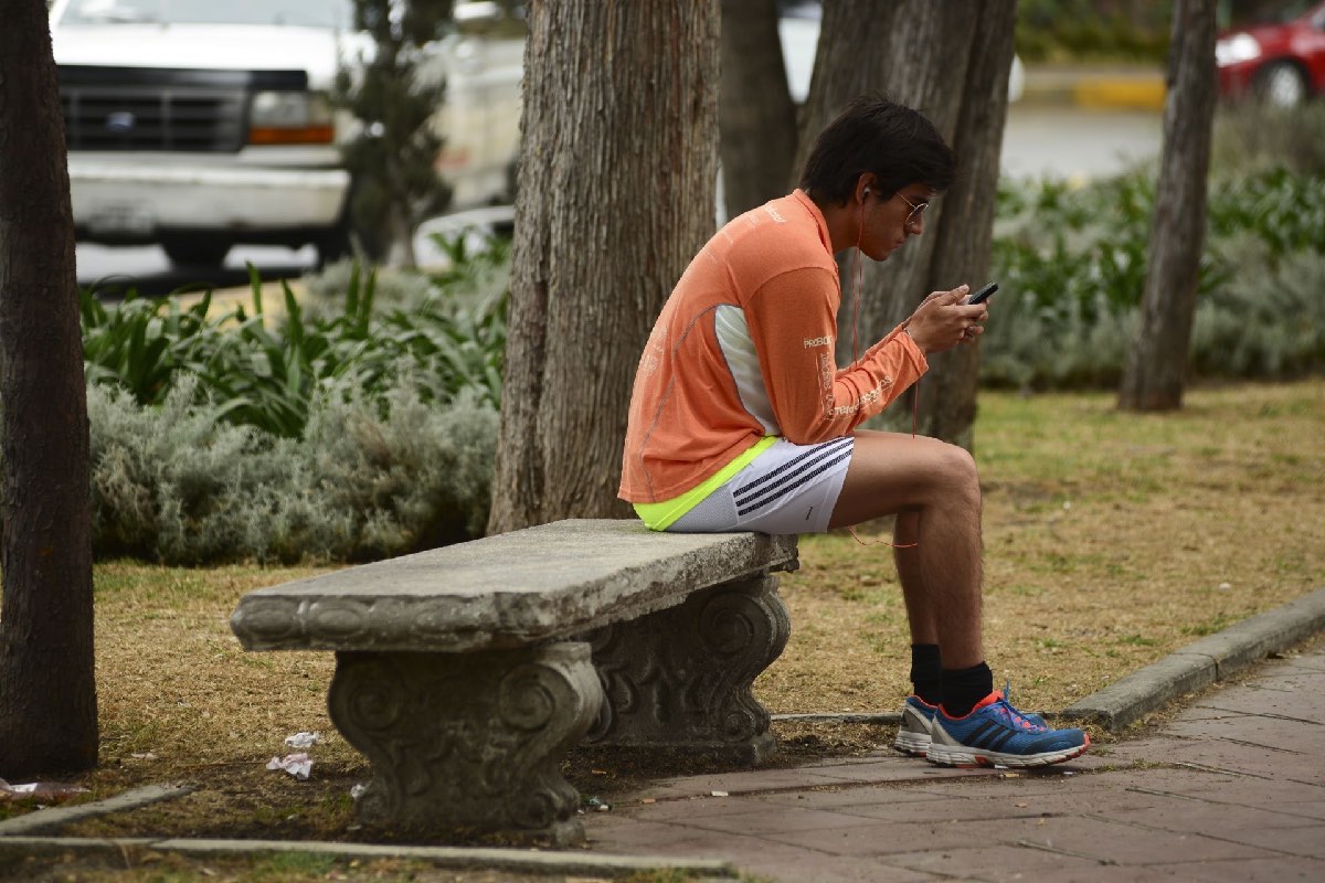 ¿Cómo proteger a niñas y niños de las plataformas digitales? La ONU plantea cinco principios