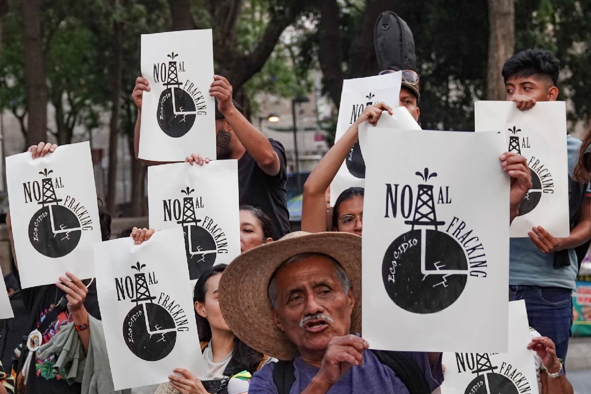 Peronas manifestándose en contra del Fracking