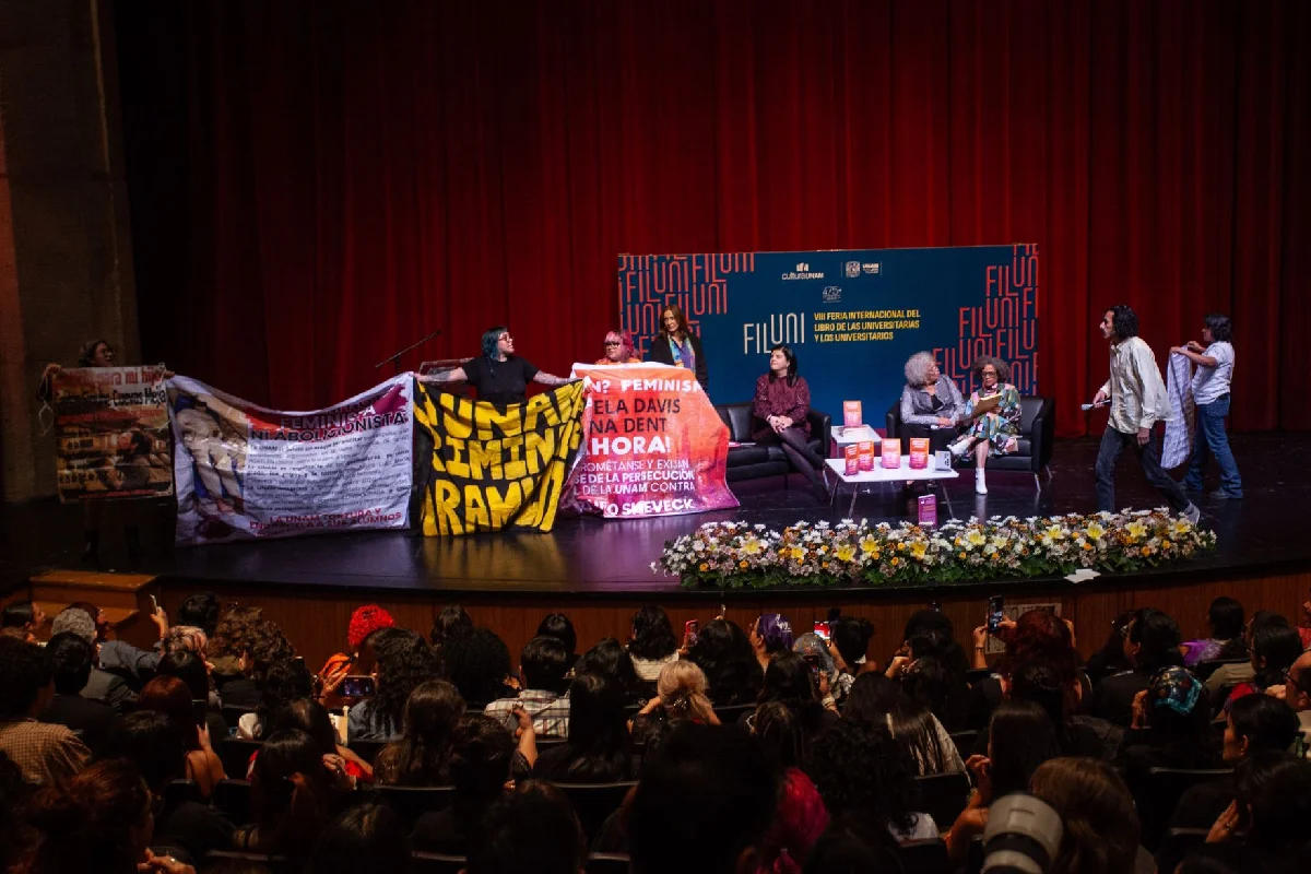 protesta Angela Davis UNAM