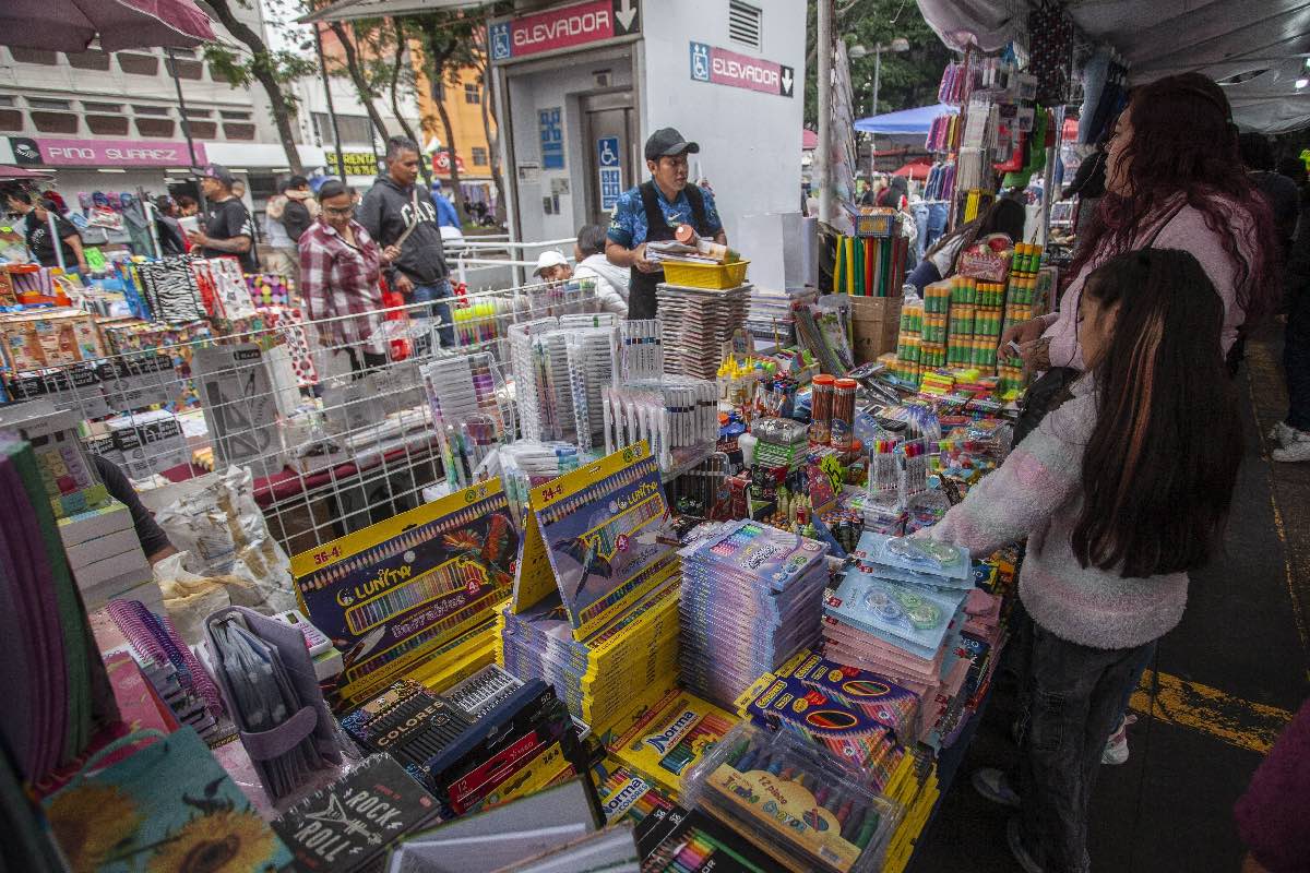 Ahorramos meses y aún así pedimos prestado”: el asfixiante regreso a clases para las familias