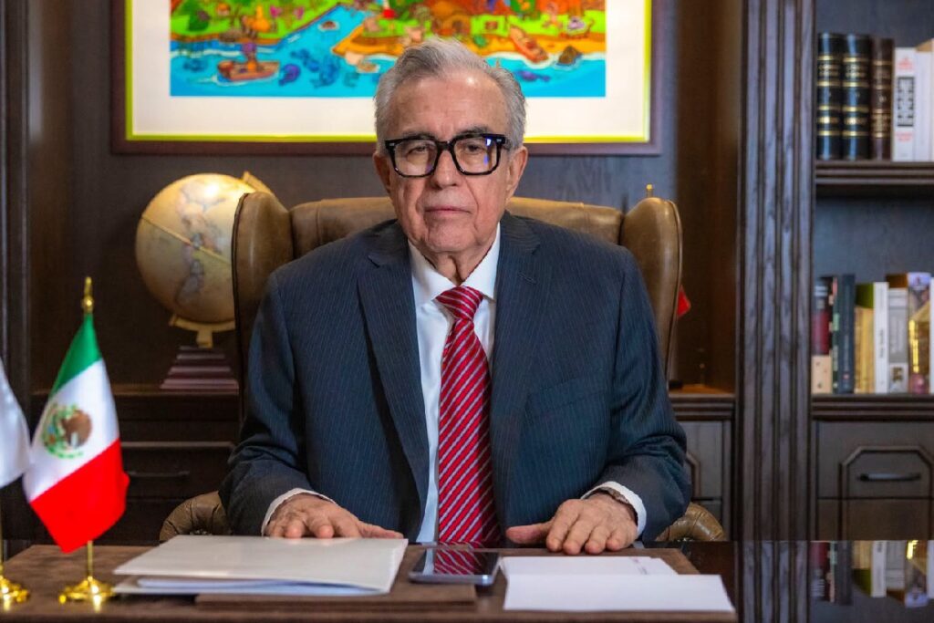 Rocha Moya pidió licencia un día después de regresar.