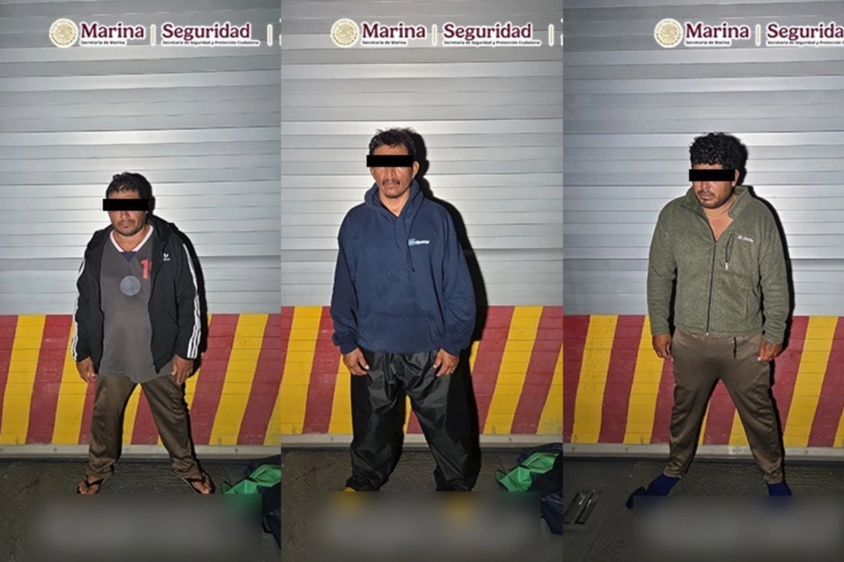 Se decomisaron tres motores fuera de borda y 49 bidones con combustible. (Foto: Secretaría de Marina)