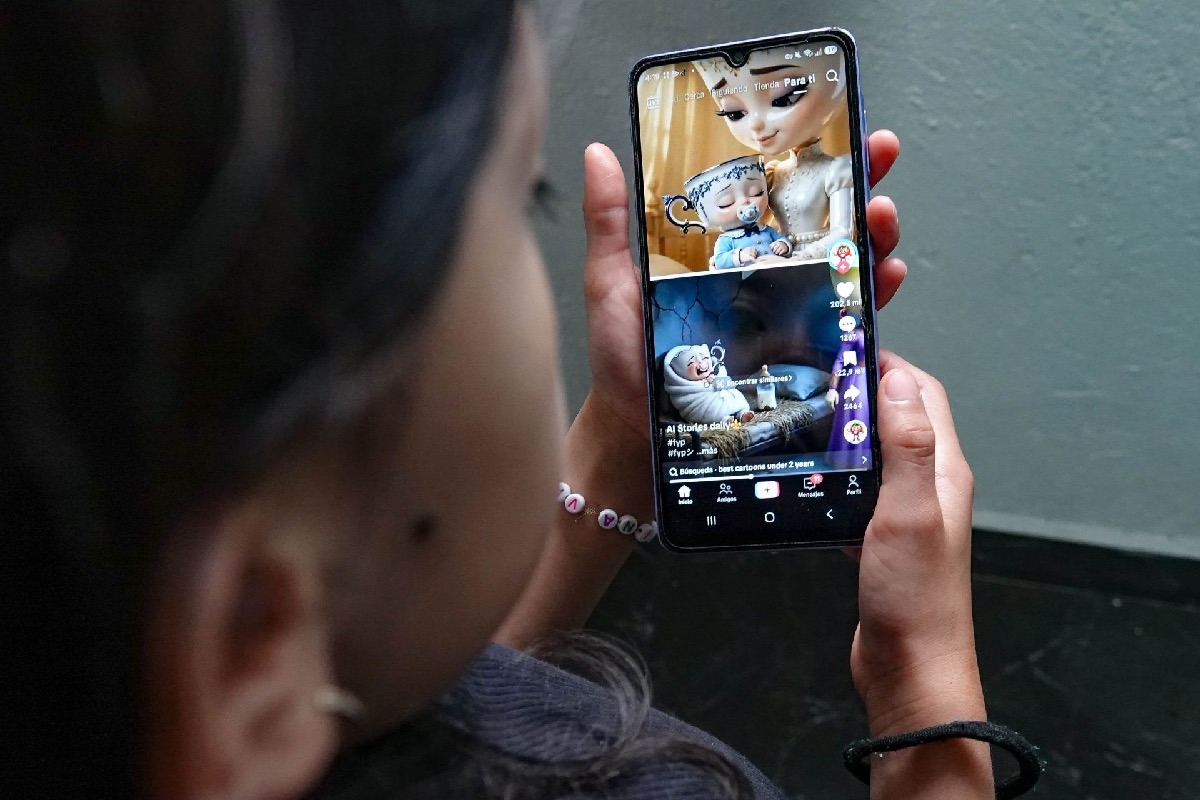 sep-especialistas-regular-uso-celulares-escuelas-animal-politico