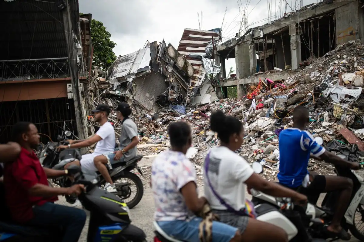 Familiares de mexicanos desaparecidos tras sismo en Colombia llegan a Pereira con apoyo de embajada
