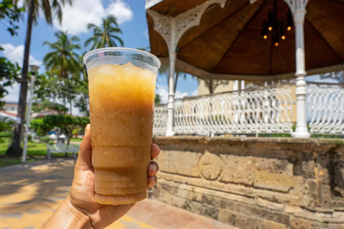 vaso de tejuino en tlaquepaque