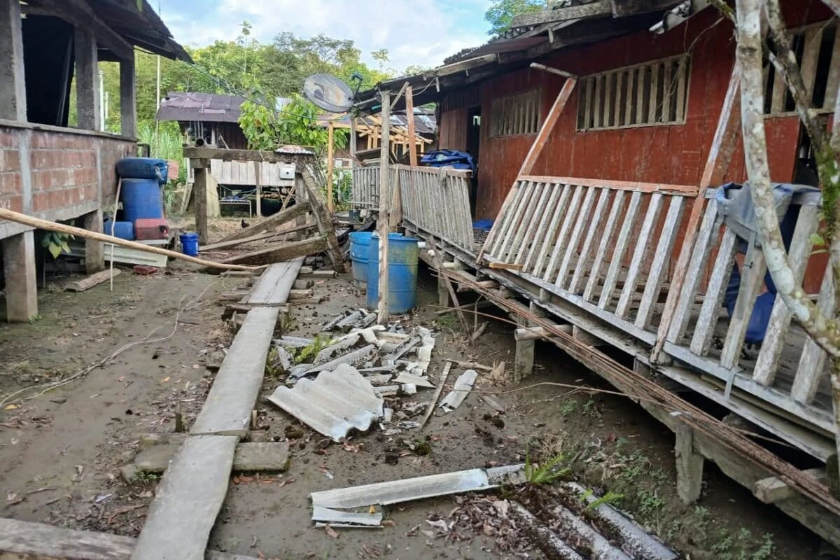 Casas averiadas en el río San Juan, Chocó.