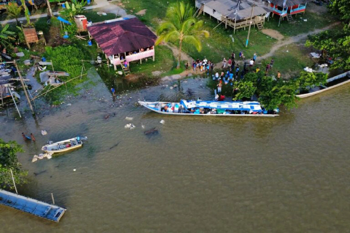 Comunidad indígena en Buenaventura, Valle del Cauca, afectada por el terremoto.