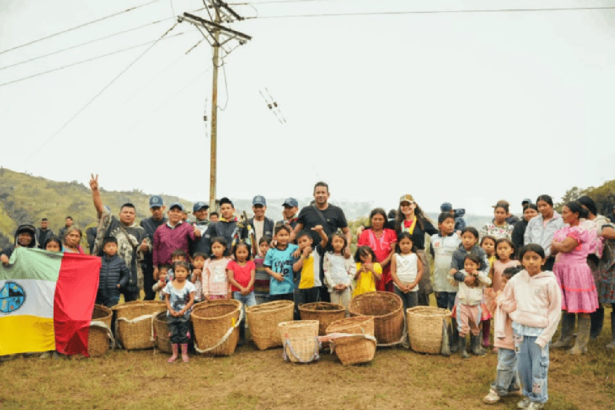 ONIC y la Organización Regional Indígena del Valle del Cauca (ORIVAC) entregaron alimentos, medicamentos y elementos de aseo. Además, realizaron el registro detallado de familias afectadas de las comunidades embera más impactadas en los municipios de Argelia y El Dovio, en el norte del Valle del Cauca, muy cerca del epicentro del terremoto.