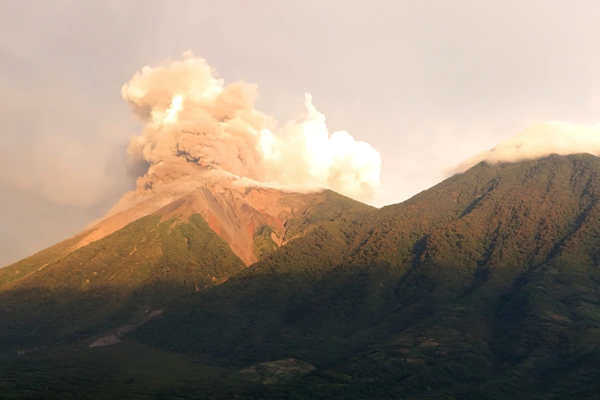 volcán de fuego guatemala ceniza