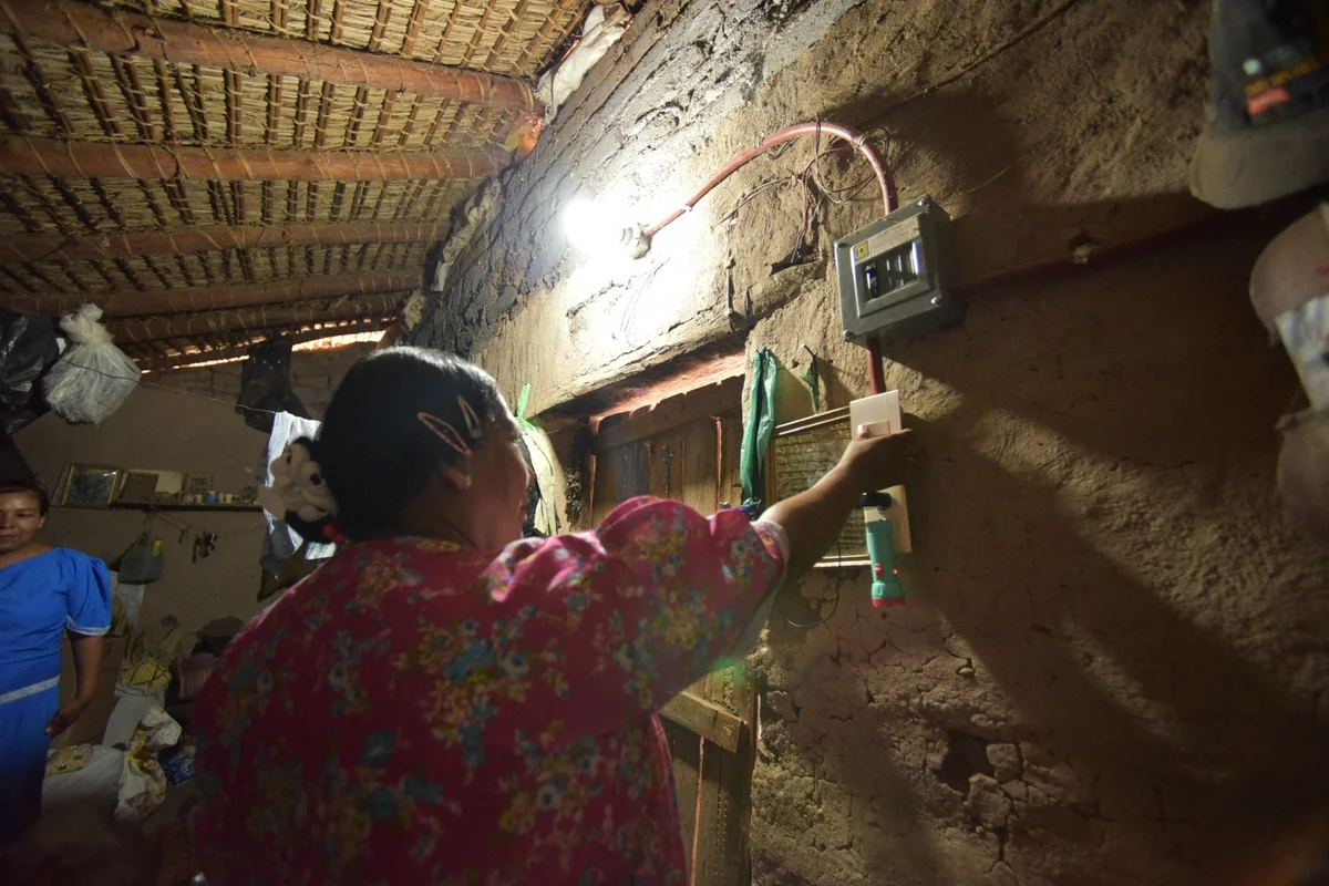 Habitantes de la segunda sección de Tres Reyes piden les instalen medidores individuales y en todo caso aceptarían los totalizadores, pero solo para 30 viviendas. Foto: CFE.