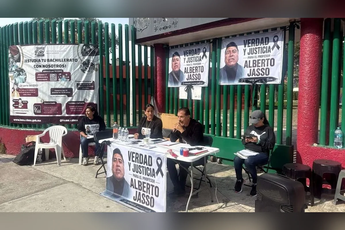 En el Estado de México, Alberto Israel Jasso realizó una protesta por la muerte de su hermano, quien en un video difundido en redes sociales aseguró que la denuncia falsa de una estudiante le había arruinado la vida. Foto: Alberto Israel Jasso.