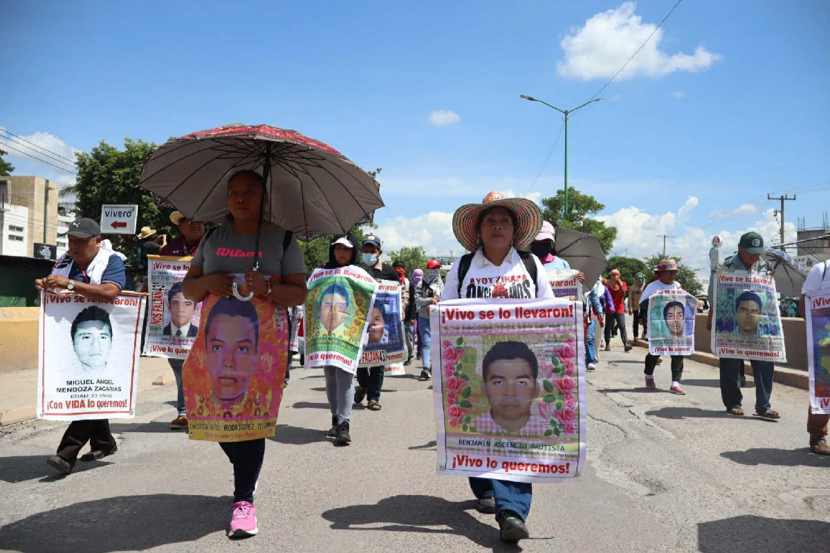 Ayotzinapa: padres califican de “falsa e imprecisa” nota sobre 20 bolsas con restos