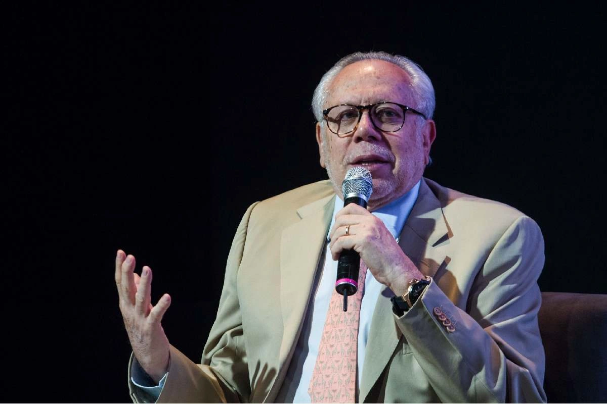 Detienen a Luis de Llano por incumplir condena por abuso a Sasha Sokol