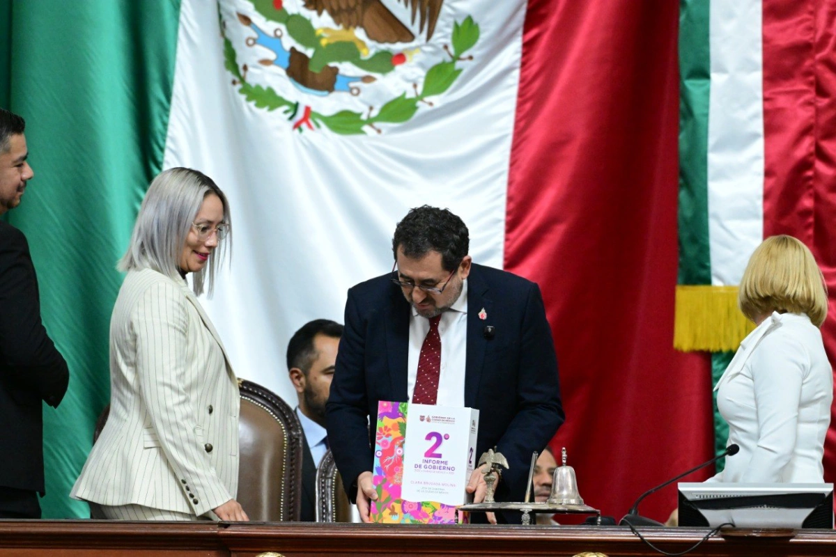 Entrega Cravioto Segundo Informe de Brugada a Congreso CDMX