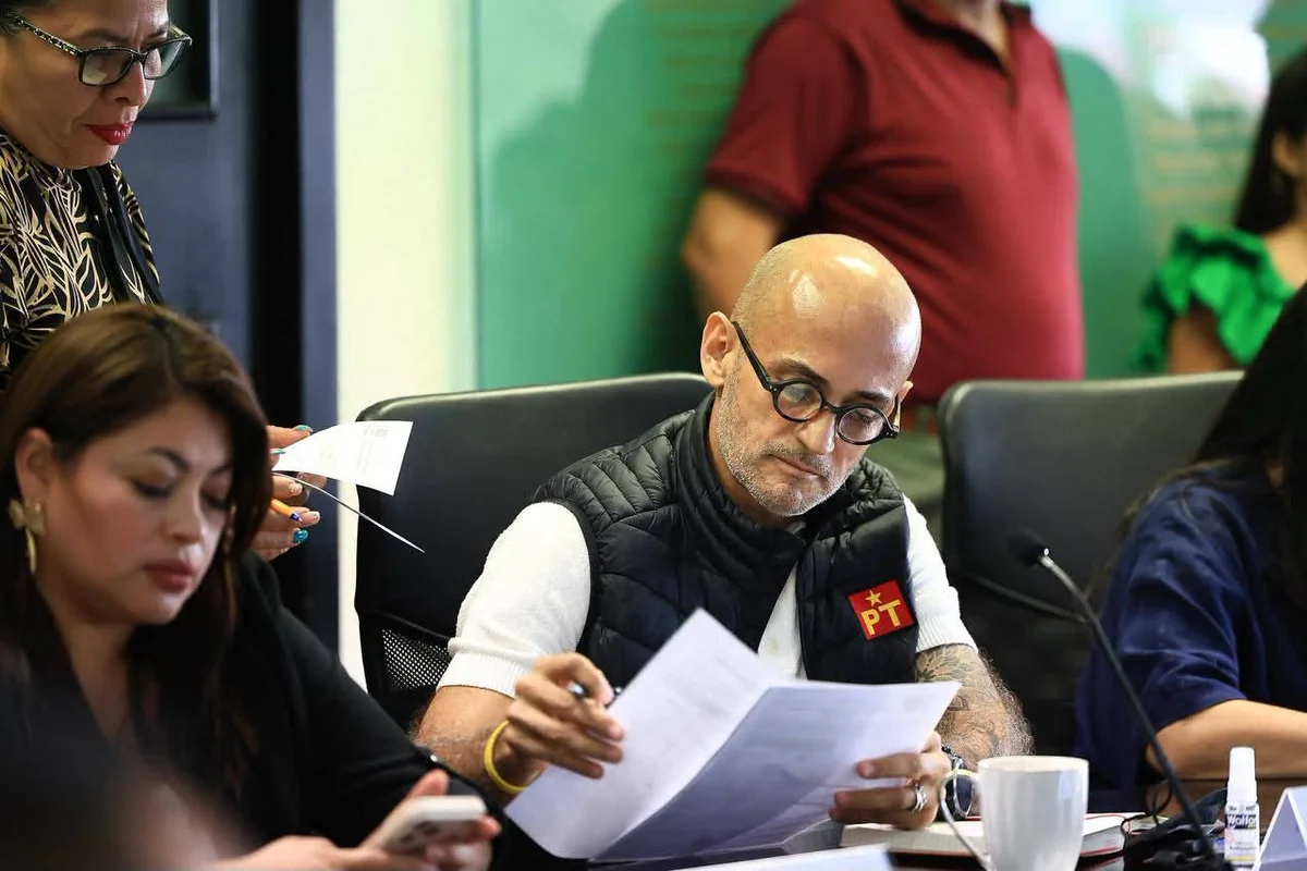 El legislador del PT, Hugo Alday Nieto, presentó una iniciativa similar para reformar el Articulo 224 del código penal en Quintana Roo. Foto: Diana García.