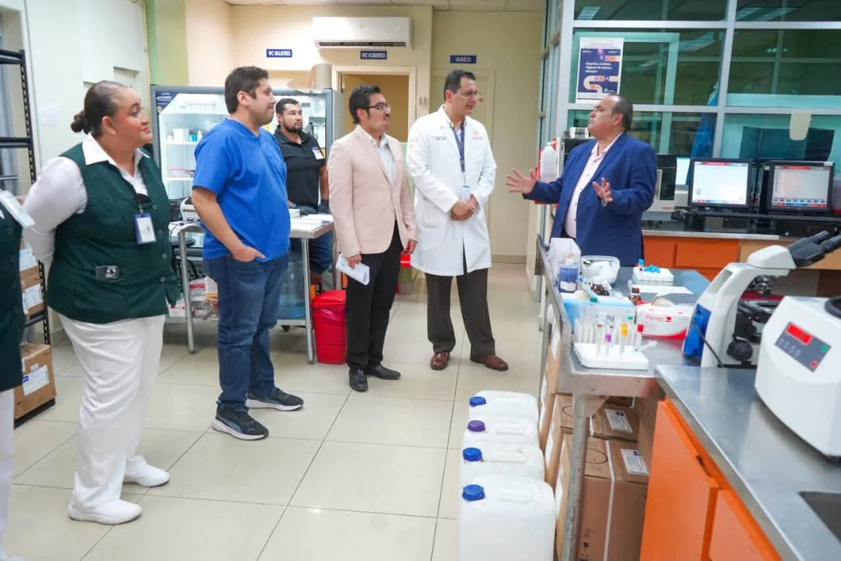 El mes pasado, el secretario de Salud, Dagoberto Valdés Juárez, recorrió el hospital. Foto: Secretaría de Salud.