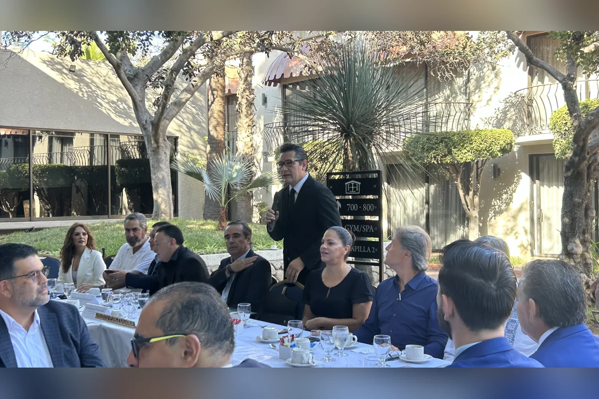 Mucho del dinero que pagan los mexicanos como impuestos esta destinado para ls pensiones del bienestar y no para las inversiones que necesita México, dijo el especialista. Foto: Valeria Ugarte.