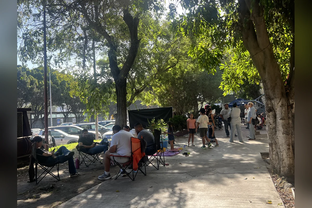 Tras instalar en plantón, los profesores no informaron cuándo se retirarían. Foto: Montserrat Flores.