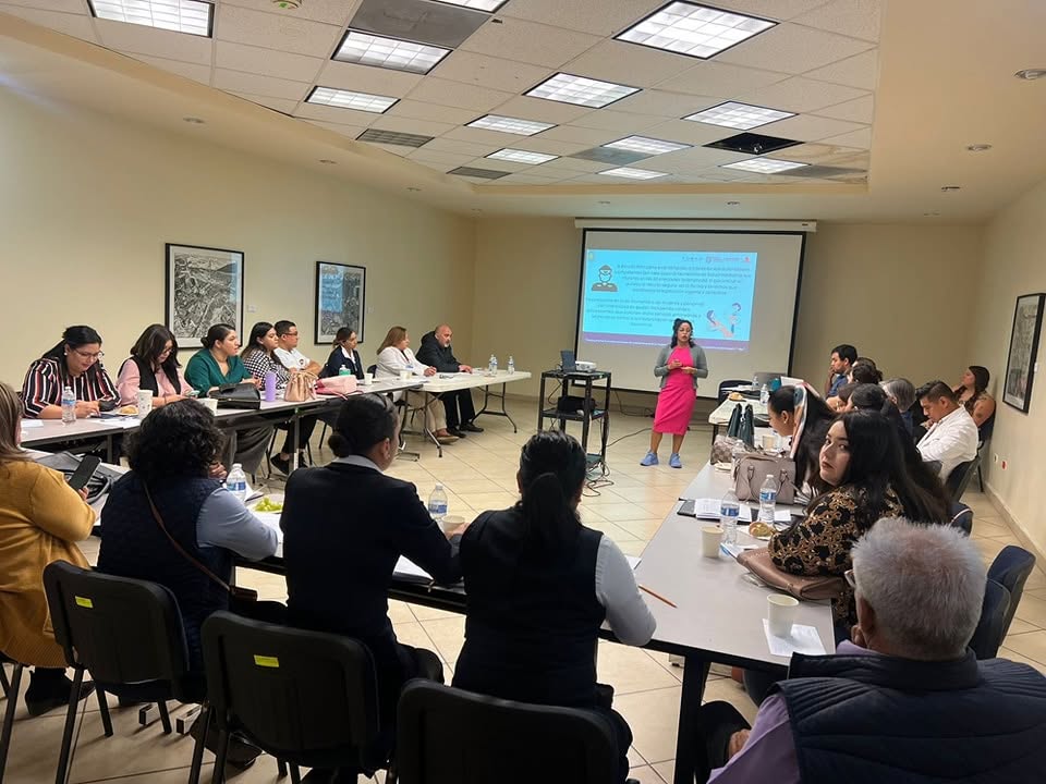 Personal de las dependencias del gobierno de Baja California son capacitados constantemente sobre el derecho al aborto. Foto: Inmujeres BC.