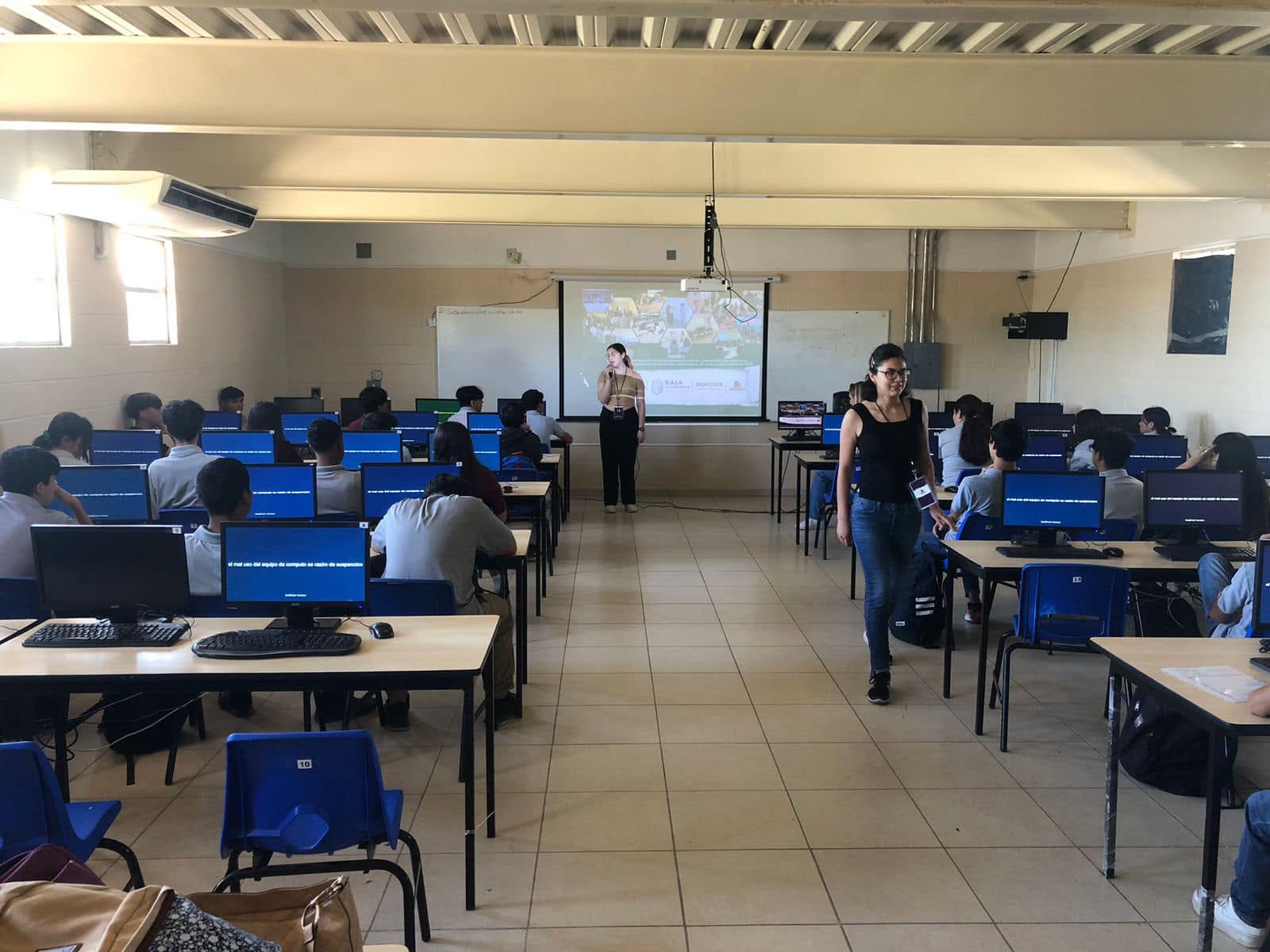 Alumnos de preparatoria en Baja California son informados sobre derechos y tolerancia en la interrupción del embarazo. Foto: Inmujeres BC.