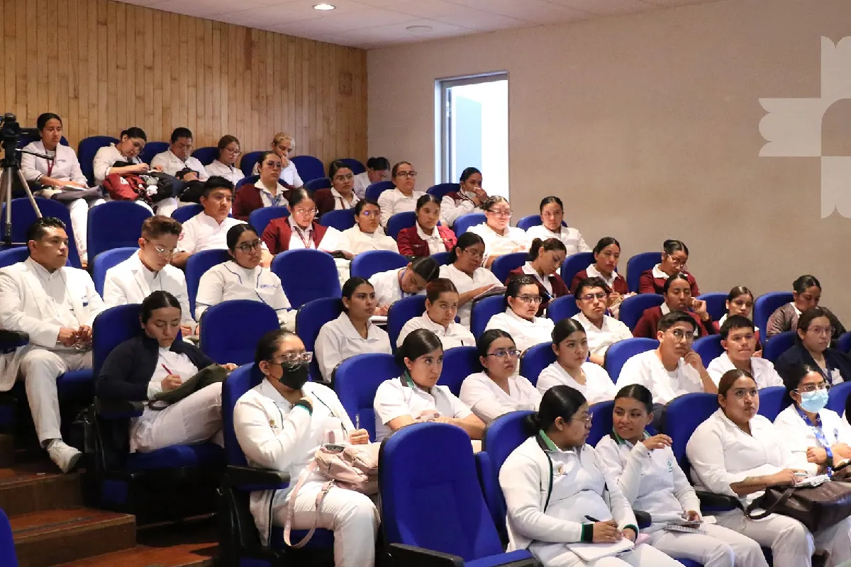 bienvenida a las y los pasantes de Servicio Social en Enfermería que, a partir de este mes, comienzan una nueva etapa de aprendizaje y crecimiento profesional en el Hospital General de México "Dr. Eduardo Liceaga".