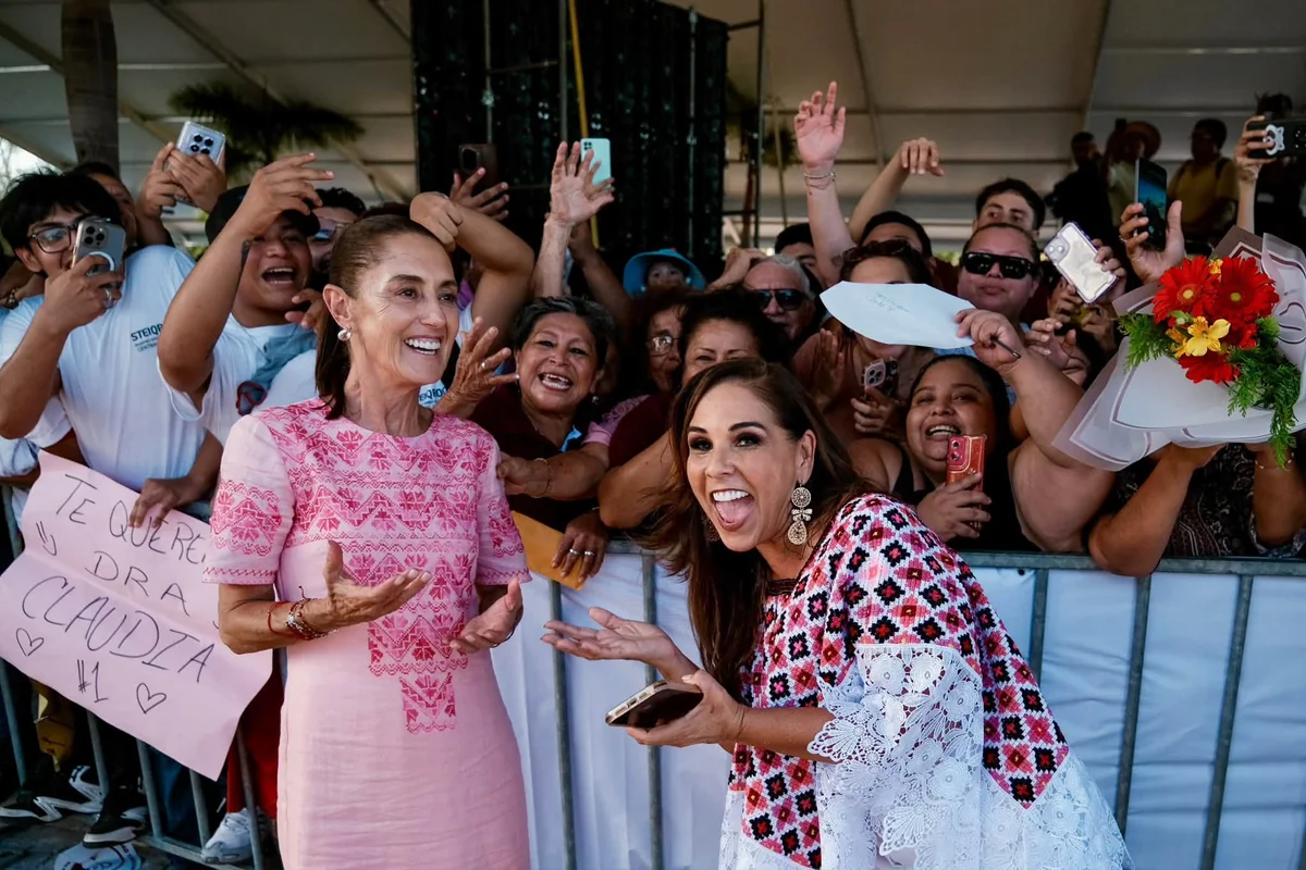 Una manera muy peculiar de la gobernadora Mara Lezama para presentar a la presidenta en Cancún: Foto: Gobierno de Quintana Roo.