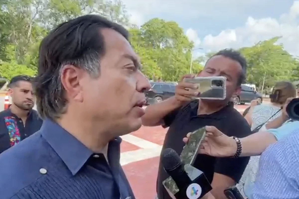 Mario Delgado estuvo esta mañana en Chetumal para informar de la propuesta de dejar los celulares fuera de las aulas. Foto: Diana García. 